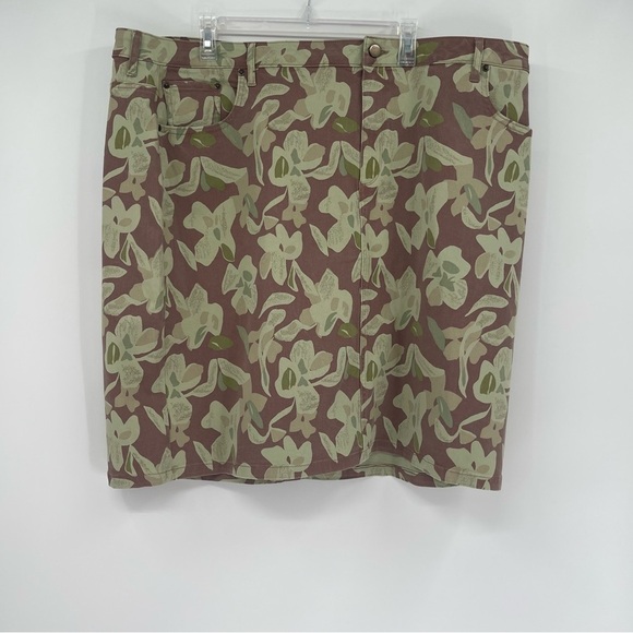 LOGO Lori Goldstein Women Size 26W Stretch Twill Pencil Skirt Floral Camo Cotton - Picture 7 of 7